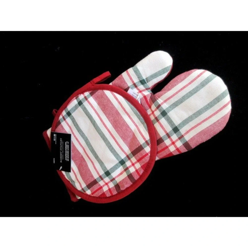 NWT Robert Stanley Home for Christmas Pot Holder/Oven Mitt Stripe Plaid